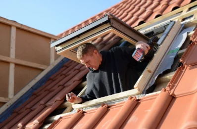 Pose de fenêtres de toit Velux à Drudas